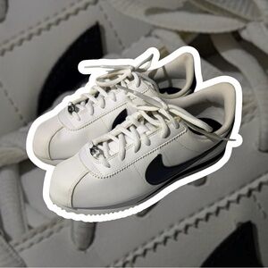 Nike White and Black Classic Sneakers - Size 5Y